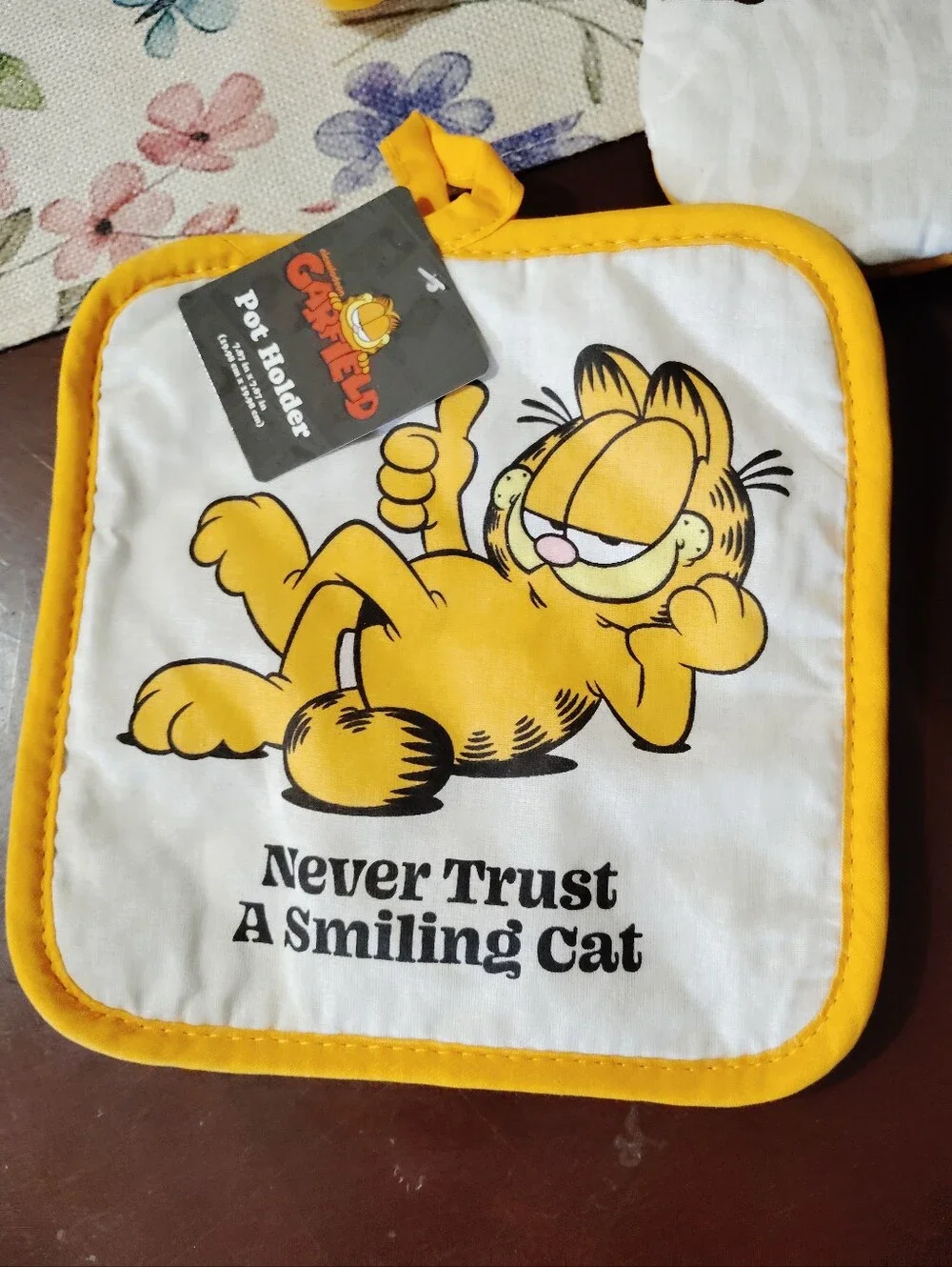 Garfield-themed kitchen items set